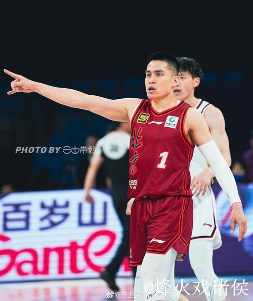 陈盈骏半场出战11分钟,投篮8中7得到21分1篮板3助攻 陈盈骏半场出战11分钟,投篮8中7得到21分1篮板3助攻