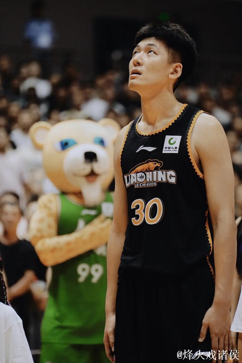 张陈治锋全场出战21分钟，7中4得到10分9板3助攻